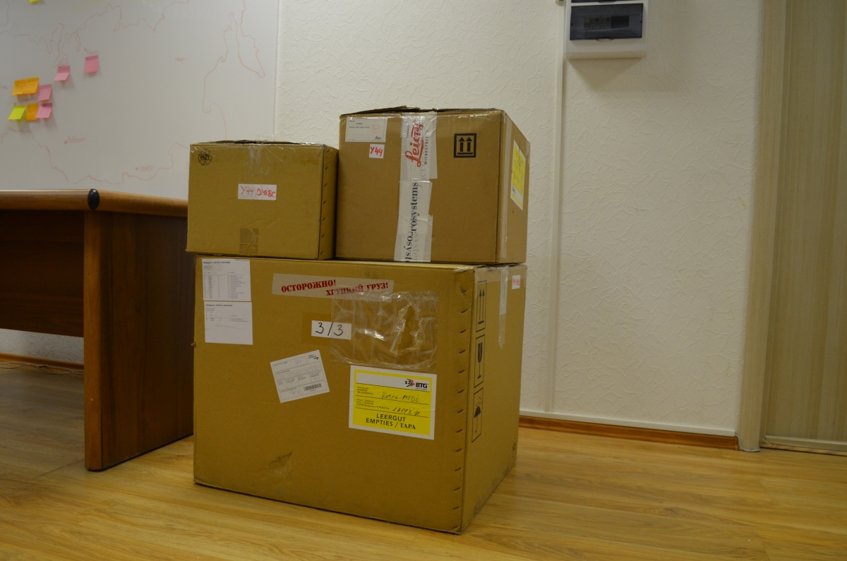 Microscope Leica DMI8 Packed in boxes