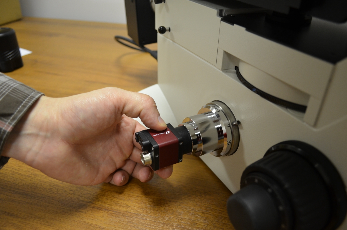 Установка цифровой камеры для микроскопа